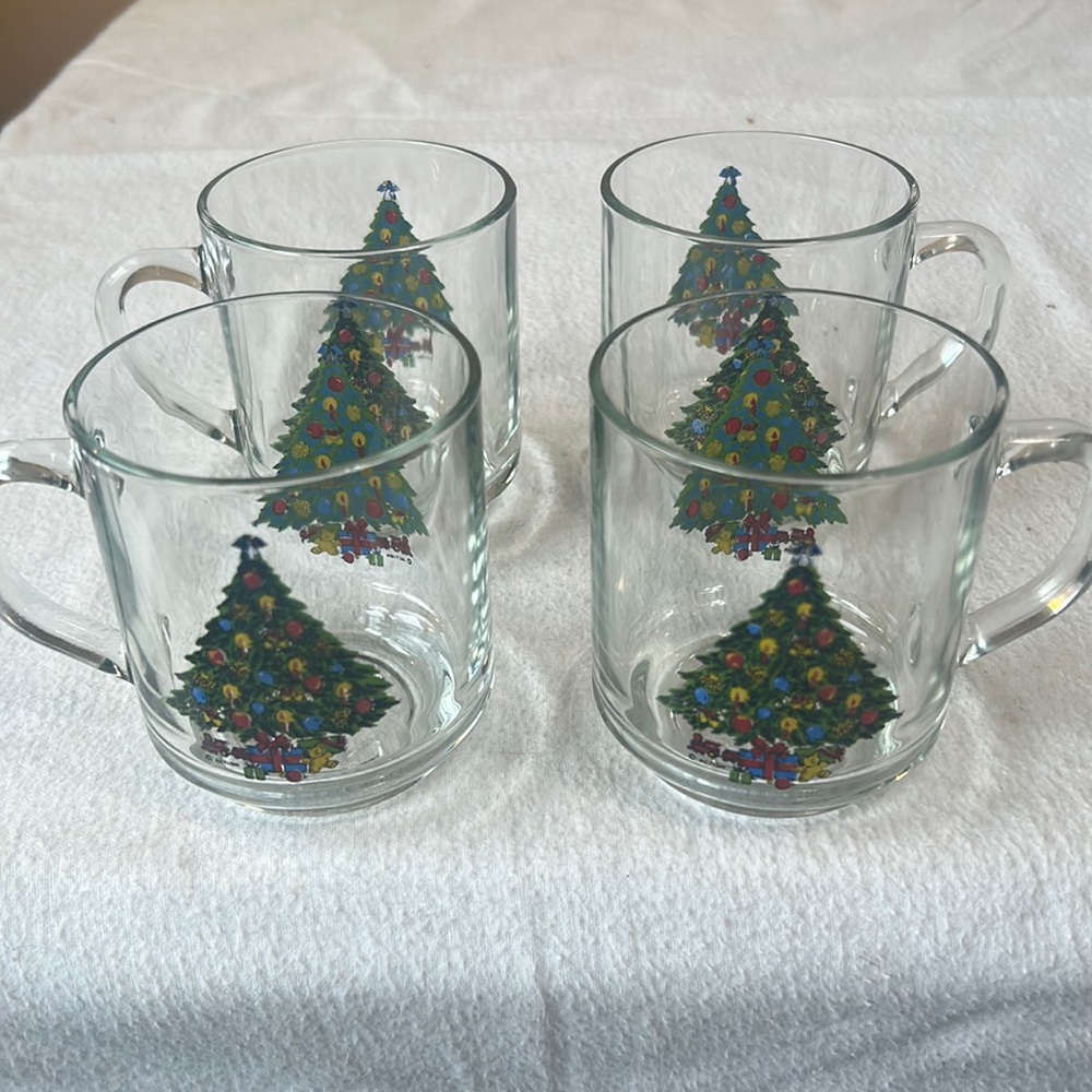 Set of 4 Christmas Mugs with Box